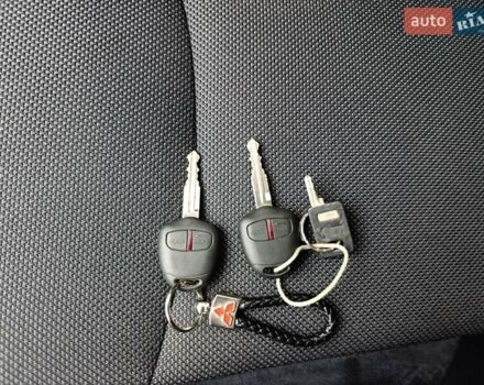 Серый Мицубиси Аутлендер ХЛ, объемом двигателя 2.3 л и пробегом 289 тыс. км за 10333 $, фото 45 на Automoto.ua