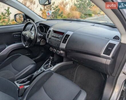 Серый Мицубиси Аутлендер ХЛ, объемом двигателя 2.2 л и пробегом 266 тыс. км за 11250 $, фото 46 на Automoto.ua