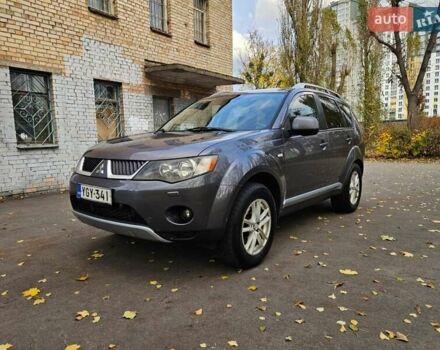 Серый Мицубиси Аутлендер ХЛ, объемом двигателя 2 л и пробегом 450 тыс. км за 4600 $, фото 1 на Automoto.ua