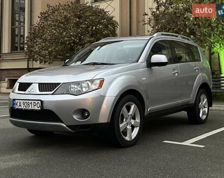 Серый Мицубиси Аутлендер ХЛ, объемом двигателя 3 л и пробегом 129 тыс. км за 10450 $, фото 1 на Automoto.ua