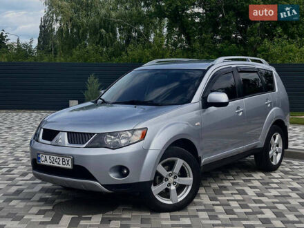 Мицубиси Аутлендер ХЛ 2008 в Каневе на Automoto.ua Серый Мицубиси Аутлендер ХЛ, объемом двигателя 2.4 л и пробегом 212 тыс. км за 9500 $, фото 1 на Automoto.ua