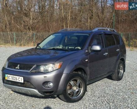Серый Мицубиси Аутлендер ХЛ, объемом двигателя 3 л и пробегом 182 тыс. км за 6800 $, фото 1 на Automoto.ua
