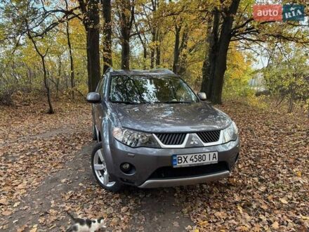 Серый Мицубиси Аутлендер ХЛ, объемом двигателя 2 л и пробегом 260 тыс. км за 8700 $, фото 1 на Automoto.ua