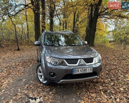 Серый Мицубиси Аутлендер ХЛ, объемом двигателя 2 л и пробегом 260 тыс. км за 8700 $, фото 1 на Automoto.ua