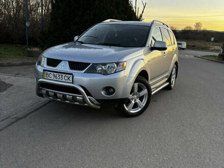 Серый Мицубиси Аутлендер ХЛ, объемом двигателя 2.36 л и пробегом 177 тыс. км за 8750 $, фото 1 на Automoto.ua