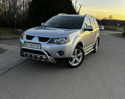 Серый Мицубиси Аутлендер ХЛ, объемом двигателя 2.36 л и пробегом 177 тыс. км за 8750 $, фото 1 на Automoto.ua