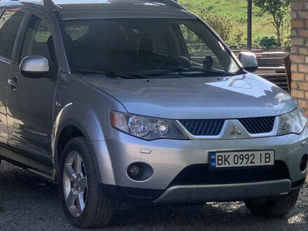 Мицубиси Аутлендер ХЛ 2009 в Демидовке на Automoto.ua Серый Мицубиси Аутлендер ХЛ, объемом двигателя 2.18 л и пробегом 290 тыс. км за 9000 $, фото 1 на Automoto.ua