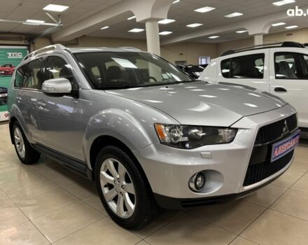 Серый Мицубиси Аутлендер ХЛ, объемом двигателя 0 л и пробегом 182 тыс. км за 10800 $, фото 1 на Automoto.ua