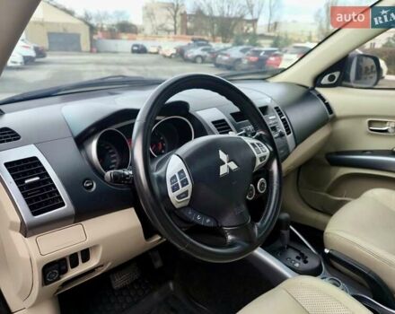 Синий Мицубиси Аутлендер ХЛ, объемом двигателя 3 л и пробегом 197 тыс. км за 9200 $, фото 16 на Automoto.ua