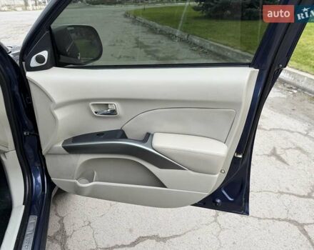 Синий Мицубиси Аутлендер ХЛ, объемом двигателя 3 л и пробегом 180 тыс. км за 9900 $, фото 19 на Automoto.ua