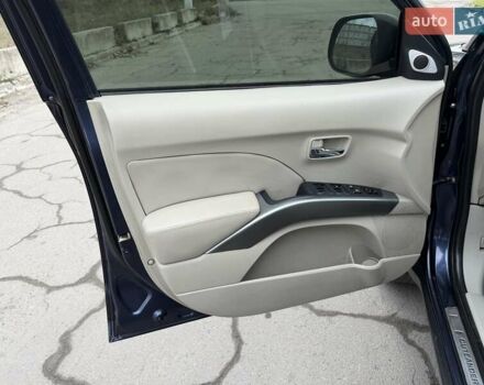 Синий Мицубиси Аутлендер ХЛ, объемом двигателя 3 л и пробегом 180 тыс. км за 9900 $, фото 24 на Automoto.ua