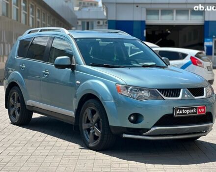Зеленый Мицубиси Аутлендер ХЛ, объемом двигателя 3 л и пробегом 233 тыс. км за 9490 $, фото 2 на Automoto.ua