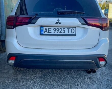 Белый Мицубиси Аутлендер, объемом двигателя 2.4 л и пробегом 150 тыс. км за 16000 $, фото 1 на Automoto.ua