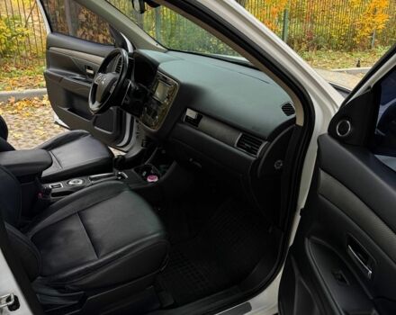 Белый Мицубиси Аутлендер, объемом двигателя 2.4 л и пробегом 146 тыс. км за 13500 $, фото 12 на Automoto.ua