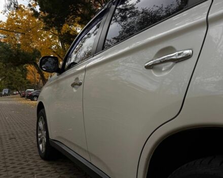 Белый Мицубиси Аутлендер, объемом двигателя 2.4 л и пробегом 146 тыс. км за 13500 $, фото 4 на Automoto.ua