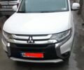 Білий Міцубісі Аутлендер, об'ємом двигуна 2.4 л та пробігом 158 тис. км за 15000 $, фото 1 на Automoto.ua