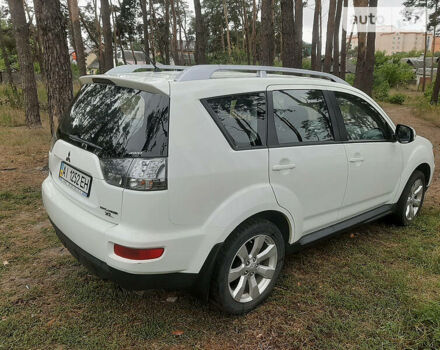 Белый Мицубиси Аутлендер, объемом двигателя 2.4 л и пробегом 63 тыс. км за 13800 $, фото 2 на Automoto.ua