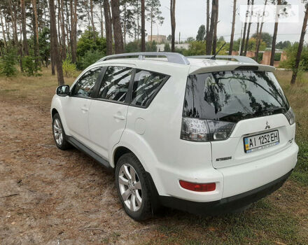 Белый Мицубиси Аутлендер, объемом двигателя 2.4 л и пробегом 63 тыс. км за 13800 $, фото 3 на Automoto.ua