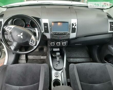 Белый Мицубиси Аутлендер, объемом двигателя 2.4 л и пробегом 63 тыс. км за 13800 $, фото 14 на Automoto.ua