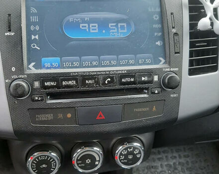 Белый Мицубиси Аутлендер, объемом двигателя 2.4 л и пробегом 63 тыс. км за 13800 $, фото 11 на Automoto.ua