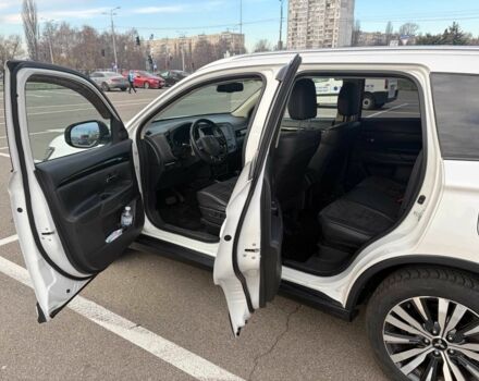 Белый Мицубиси Аутлендер, объемом двигателя 2.4 л и пробегом 168 тыс. км за 19500 $, фото 6 на Automoto.ua