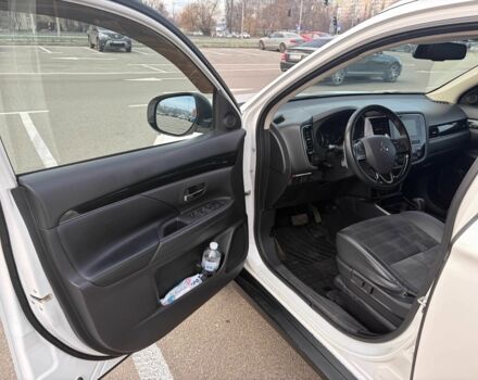 Белый Мицубиси Аутлендер, объемом двигателя 2.4 л и пробегом 168 тыс. км за 19500 $, фото 8 на Automoto.ua