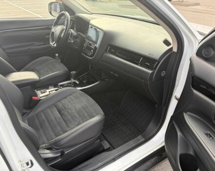 Белый Мицубиси Аутлендер, объемом двигателя 2.4 л и пробегом 168 тыс. км за 19500 $, фото 14 на Automoto.ua