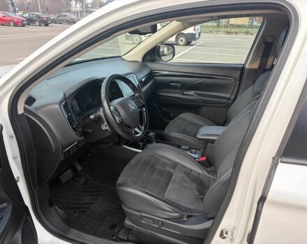 Белый Мицубиси Аутлендер, объемом двигателя 2.4 л и пробегом 168 тыс. км за 19500 $, фото 7 на Automoto.ua