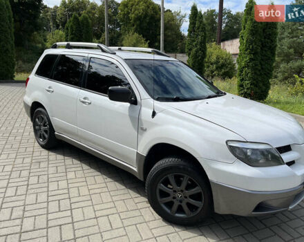 Белый Мицубиси Аутлендер, объемом двигателя 0 л и пробегом 350 тыс. км за 6100 $, фото 2 на Automoto.ua