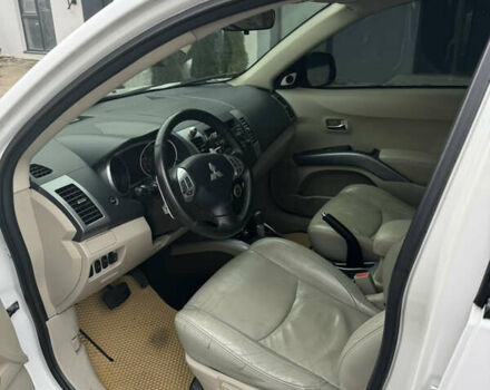 Білий Міцубісі Аутлендер, об'ємом двигуна 3 л та пробігом 312 тис. км за 7850 $, фото 6 на Automoto.ua