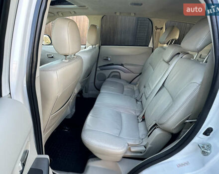 Білий Міцубісі Аутлендер, об'ємом двигуна 3 л та пробігом 187 тис. км за 7999 $, фото 28 на Automoto.ua