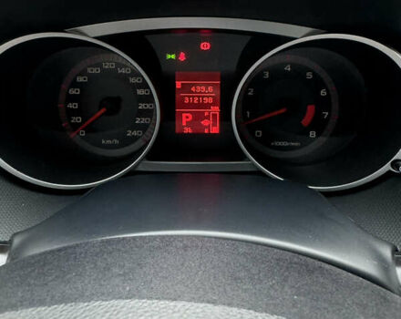 Білий Міцубісі Аутлендер, об'ємом двигуна 3 л та пробігом 312 тис. км за 7850 $, фото 9 на Automoto.ua