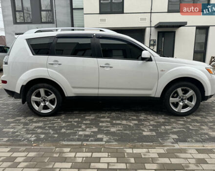 Білий Міцубісі Аутлендер, об'ємом двигуна 3 л та пробігом 312 тис. км за 7850 $, фото 3 на Automoto.ua