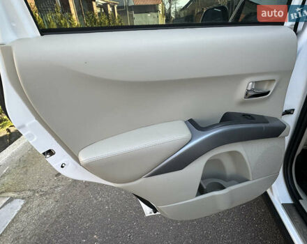 Білий Міцубісі Аутлендер, об'ємом двигуна 3 л та пробігом 187 тис. км за 7999 $, фото 30 на Automoto.ua