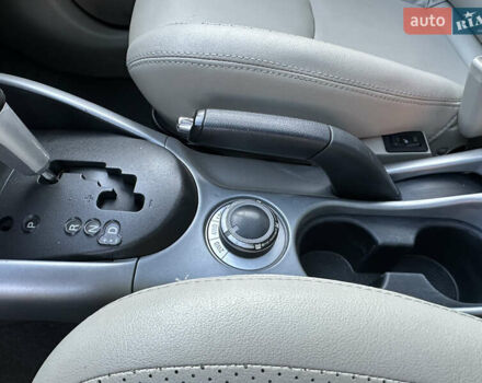 Білий Міцубісі Аутлендер, об'ємом двигуна 3 л та пробігом 187 тис. км за 7999 $, фото 27 на Automoto.ua