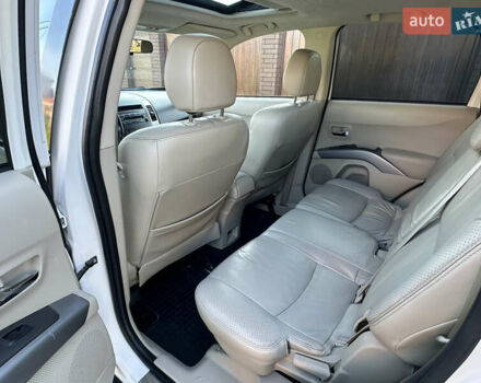 Білий Міцубісі Аутлендер, об'ємом двигуна 3 л та пробігом 187 тис. км за 7999 $, фото 29 на Automoto.ua