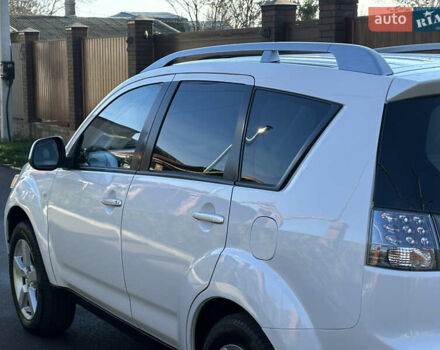 Білий Міцубісі Аутлендер, об'ємом двигуна 3 л та пробігом 187 тис. км за 7999 $, фото 15 на Automoto.ua