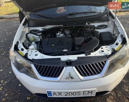 Білий Міцубісі Аутлендер, об'ємом двигуна 2.4 л та пробігом 230 тис. км за 9000 $, фото 5 на Automoto.ua