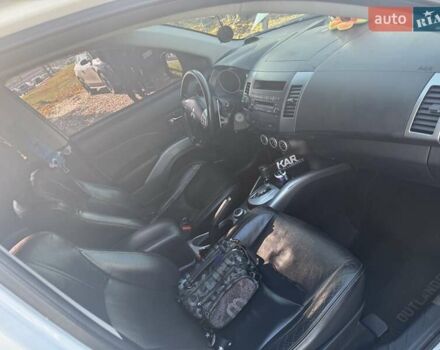 Білий Міцубісі Аутлендер, об'ємом двигуна 2.4 л та пробігом 230 тис. км за 9000 $, фото 14 на Automoto.ua