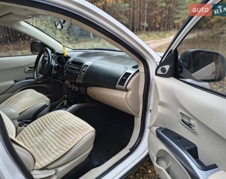 Мицубиси Аутлендер 2008 в Лебедине на Automoto.ua Белый Мицубиси Аутлендер, объемом двигателя 3 л и пробегом 150 тыс. км за 10000 $, фото 19 на Automoto.ua