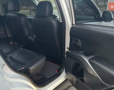 Белый Мицубиси Аутлендер, объемом двигателя 2.36 л и пробегом 186 тыс. км за 9250 $, фото 18 на Automoto.ua