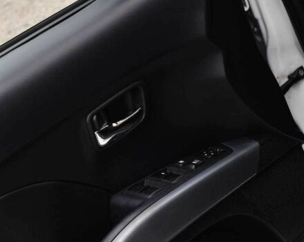 Білий Міцубісі Аутлендер, об'ємом двигуна 2.2 л та пробігом 275 тис. км за 9650 $, фото 12 на Automoto.ua