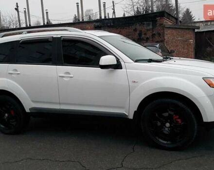 Белый Мицубиси Аутлендер, объемом двигателя 2.36 л и пробегом 186 тыс. км за 9250 $, фото 7 на Automoto.ua