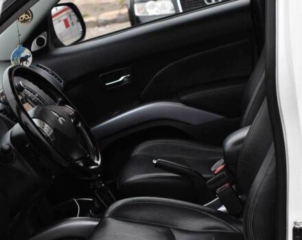 Білий Міцубісі Аутлендер, об'ємом двигуна 2.2 л та пробігом 275 тис. км за 9650 $, фото 9 на Automoto.ua