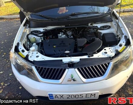 Белый Мицубиси Аутлендер, объемом двигателя 2.4 л и пробегом 230 тыс. км за 9000 $, фото 10 на Automoto.ua