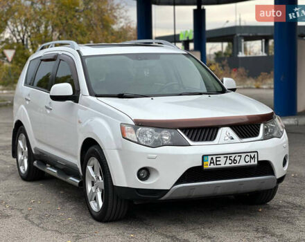 Белый Мицубиси Аутлендер, объемом двигателя 2.36 л и пробегом 160 тыс. км за 9299 $, фото 4 на Automoto.ua