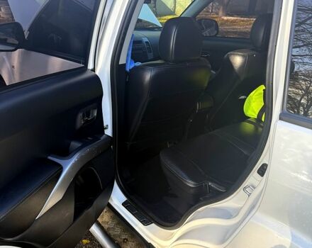 Белый Мицубиси Аутлендер, объемом двигателя 2.4 л и пробегом 230 тыс. км за 9000 $, фото 7 на Automoto.ua