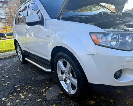 Белый Мицубиси Аутлендер, объемом двигателя 2.4 л и пробегом 230 тыс. км за 9000 $, фото 2 на Automoto.ua