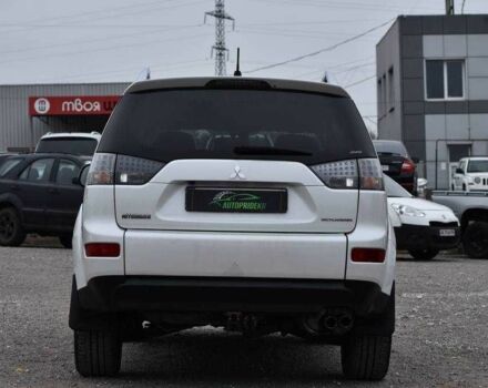 Білий Міцубісі Аутлендер, об'ємом двигуна 2.2 л та пробігом 275 тис. км за 9650 $, фото 2 на Automoto.ua