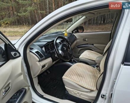 Мицубиси Аутлендер 2008 в Лебедине на Automoto.ua Белый Мицубиси Аутлендер, объемом двигателя 3 л и пробегом 150 тыс. км за 10000 $, фото 33 на Automoto.ua